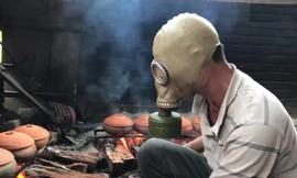 Chuyện lạ làng Vũ Đại: Đeo mặt nạ, thức xuyên đêm nấu cá kho nức tiếng