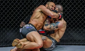 Võ sĩ dính thẻ đỏ mất quyền thi đấu vì đấm đòn hiểm