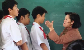 Từ 1/11 bỏ hình phạt “bêu riếu” trước lớp: Đã đến lúc xóa sổ cách phạt đánh vào danh dự!