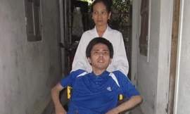 Chàng trai 10 năm ngồi xe lăn dự thi ĐH Vinh