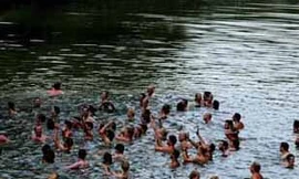 Câu lạc bộ bơi khỏa thân tại Anh