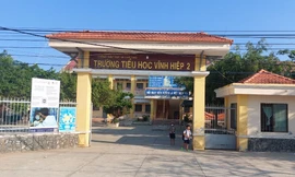 Gia hạn tạm đình chỉ công tác thầy giáo bị tố có hành vi lệch chuẩn với nữ sinh lớp 5