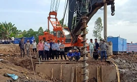 Lời kể của nhân chứng vụ bé trai rơi xuống ống trụ bê tông ở Đồng Tháp 