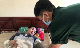 Cứu sống ngư phủ trôi suốt đêm trên biển 