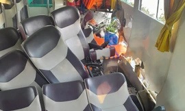 Tin mới vụ tàu chở khách du lịch đâm phà khiến 3 người bị thương