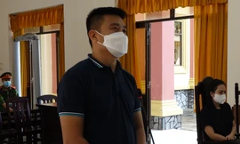 Lĩnh 7 năm tù vì lái ô tô tông vào xe máy chở vợ cũ cho hả giận