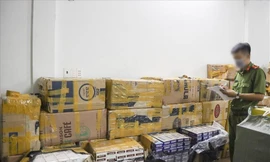 Cần Thơ phá đường dây thuốc lá lậu 'cực khủng', giao dịch hàng trăm tỷ đồng 