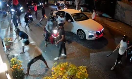 Bắt nhóm giang hồ mang súng bắn liên tiếp vào nhà đối thủ 