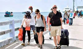 Vì sao du khách phải xin thị thực rời khỏi đảo Phú Quốc? 