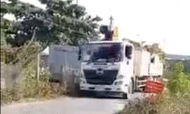 Xe tải chở cây cho trưởng phòng CSGT.