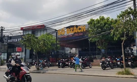 Xông vào quán nhậu đâm chém loạn xạ, nhiều người bị thương