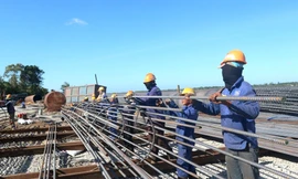 Đại công trình cầu nối Sóc Trăng - Trà Vinh tất bật ngày giáp Tết