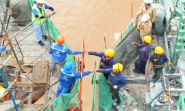 Cầu nghìn tỷ vượt sông Tiền thi công đốt dầm cuối cùng