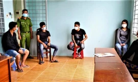 Phạt 135 triệu đồng 9 nam nữ tụ tập ăn nhậu ngoài chòi rẫy