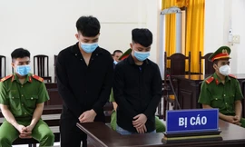 Chém người suýt chết vì ghen, hai anh em lĩnh 18 năm tù 