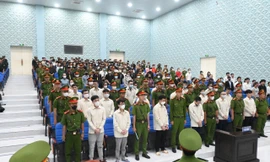 Xử vụ núp bóng công ty luật đòi nợ thuê số bị cáo đông chưa từng có tại Tiền Giang