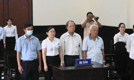 Cựu giám đốc CDC Tiền Giang cùng thuộc cấp hầu toà vì nhận 2 tỷ đồng 'lại quả' 