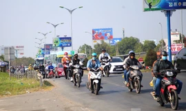 Dòng người lỉnh kỉnh đồ đạc từ miền Tây đổ về TP.HCM sau kỳ nghỉ Tết