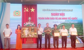 Bộ trưởng Tô Lâm thăm mô hình 'camera an ninh' tại Cà Mau