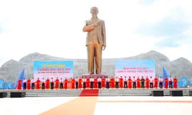 Trưởng Ban Tuyên giáo T.Ư Nguyễn Trọng Nghĩa dự lễ khánh thành tượng đài Bác Hồ ở Phú Quốc