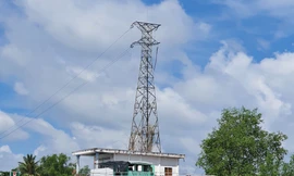 Cả xã bị mất điện vì tàu thủy gặp sự cố bất ngờ