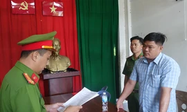 Làm bờ kè thiếu khối lượng, một phó giám đốc công ty bị bắt