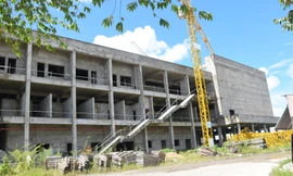 Bệnh viện hơn 1.700 tỷ xây nhiều năm không xong 