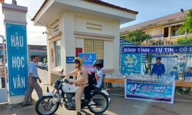 CSGT dùng xe đặc chủng chạy hơn 8km đưa nữ thí sinh đến điểm thi