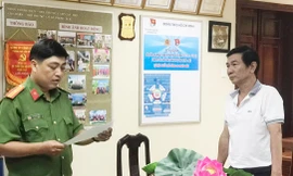 Làm giả con dấu nhằm chiếm đoạt công ty