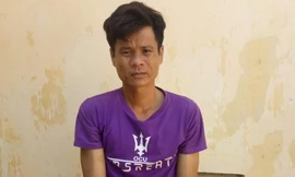 Bị bắt giam vì xúc phạm Quốc kỳ