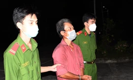 Vào bệnh viện xin quà từ thiện không được quay ra chửi bới, đánh công an