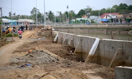 2,8 km kè chống ngập ở Cần Thơ xây 3 năm chưa xong