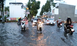 Chủ tịch Cần Thơ treo thưởng 50 triệu đồng, cất nhắc cán bộ có sáng kiến chống ngập