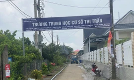 Yêu cầu đình chỉ công tác hiệu trưởng tự ý chuyển trường ở Kiên Giang