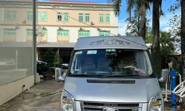 Tước bằng lái 2 tháng tài xế ôtô chở nhóm khách xả rác bừa bãi ở Phú Quốc