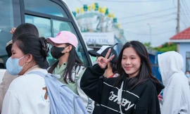 Hàng trăm thí sinh ở Kiên Giang vượt biển vào đất liền thi tốt nghiệp THPT