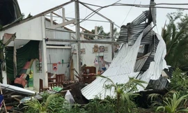 Bão số 1 gây mưa dông lớn, sập nhiều căn nhà ở Kiên Giang
