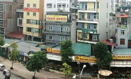 Một số cơ quan ban ngành và UBND quận Nam Từ Liêm đang có một số động thái hợp thức hoá, nâng cấp các ki ốt sai phạm trên phố Nguyễn Hoàng không đúng quy hoạch.