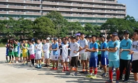 Các đội trong lễ khai mạc giải