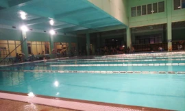 Trung tâm thể thao quận Ba Đình (tại 115 phố Quán Thánh - Ba Đình - Hà Nội) luôn nồng nặc mùi clo