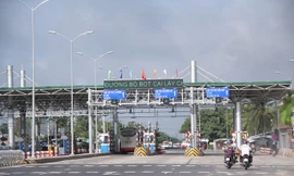 Trạm thu phí BOT Cai Lậy. Tác giả: Nhất Huy