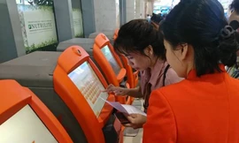 Quầy làm thủ tục tự động (Kiosk Check-in) của Jetstar Pacific tại Tân Sơn Nhất 
