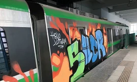 Tàu Cát Linh - Hà Đông bị vẽ hình graffiti