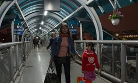 Những hành khách vội vã tại Ga Hà Nội đêm giao thừa