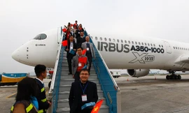 Hình ảnh máy bay Airbus A350-1000 tại Nội Bài