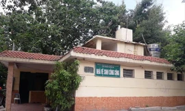 Công nhân 'quản' nhà vệ sinh Thủ đô: Lương bèo lại nợ kéo dài