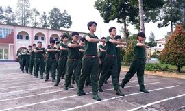 Yêu thương, giúp nhau cùng tiến bộ từ Học kỳ trong quân đội