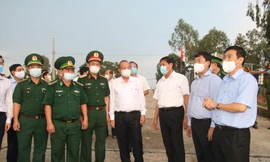 Phó Thủ tướng Trương Hòa Bình kiểm tra công tác phòng dịch tại Đồng Tháp