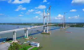 400 người thi công cầu Rạch Miễu 2 không nghỉ lễ 30/4