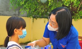 'Chuyến xe yêu thương' đến với học sinh nghèo Trà Vinh